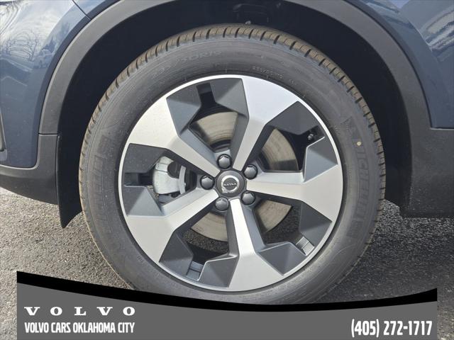 2026 Volvo XC40 Core, B5 AWD Gas (mild hybrid), Dark