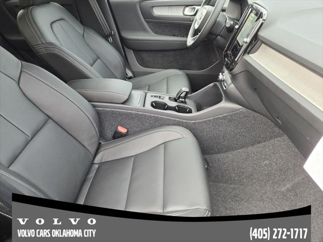 2026 Volvo XC40 Core, B5 AWD Gas (mild hybrid), Dark