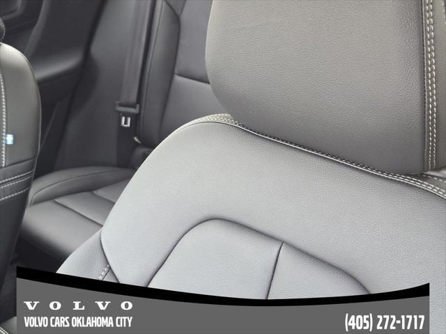 2026 Volvo XC40 Core, B5 AWD Gas (mild hybrid), Dark