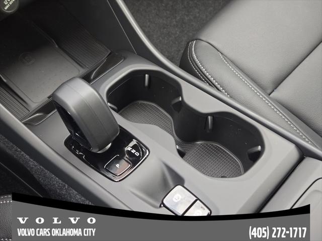 2026 Volvo XC40 Core, B5 AWD Gas (mild hybrid), Dark