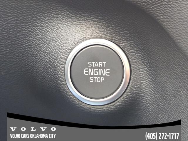 2026 Volvo XC40 Core, B5 AWD Gas (mild hybrid), Dark