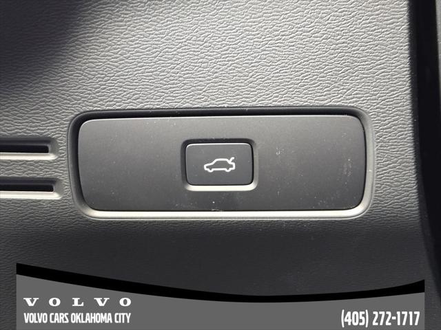 2026 Volvo XC40 Core, B5 AWD Gas (mild hybrid), Dark