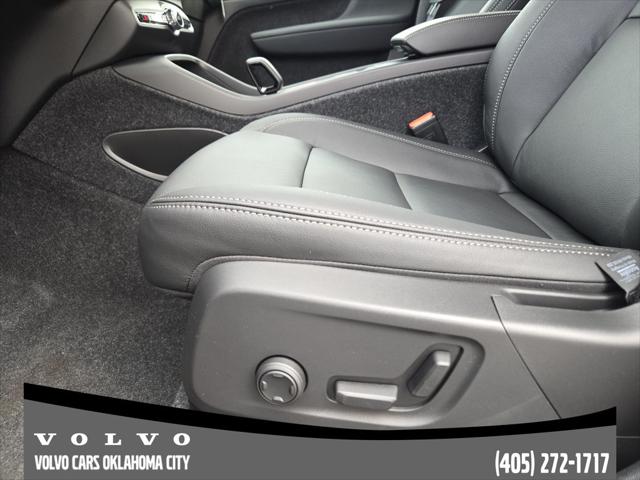 2026 Volvo XC40 Core, B5 AWD Gas (mild hybrid), Dark
