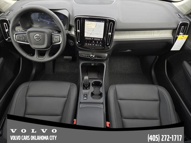 2026 Volvo XC40 Core, B5 AWD Gas (mild hybrid), Dark