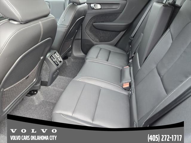 2026 Volvo XC40 Core, B5 AWD Gas (mild hybrid), Dark