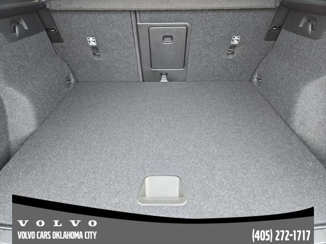 2026 Volvo XC40 Core, B5 AWD Gas (mild hybrid), Dark