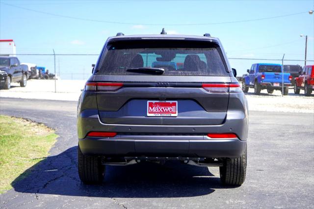 2026 Jeep Grand Cherokee Altitude 4x2