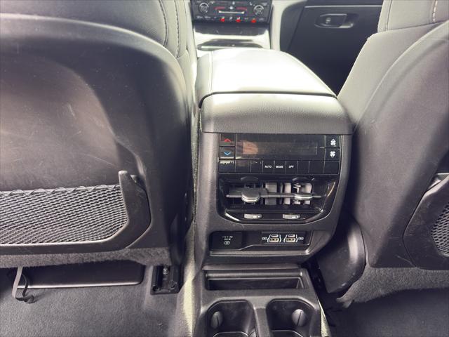 2023 Jeep Grand Cherokee L Laredo 4x4