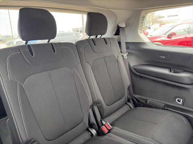 2023 Jeep Grand Cherokee L Laredo 4x4
