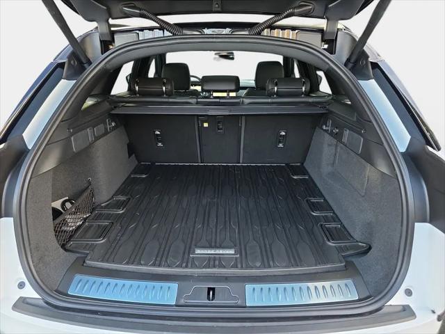 2026 Land Rover Range Rover Velar P250 Dynamic SE