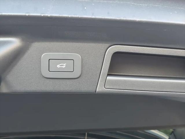 2026 Land Rover Range Rover Velar P250 Dynamic SE