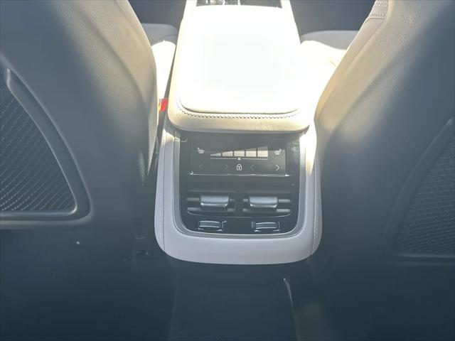 2026 Volvo XC90 Core, B6 AWD Gas (mild hybrid), Gasoline, Bright, 7 Seats
