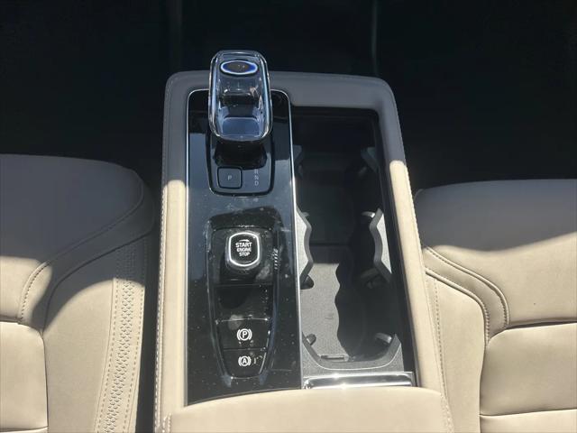 2026 Volvo XC90 Core, B6 AWD Gas (mild hybrid), Gasoline, Bright, 7 Seats