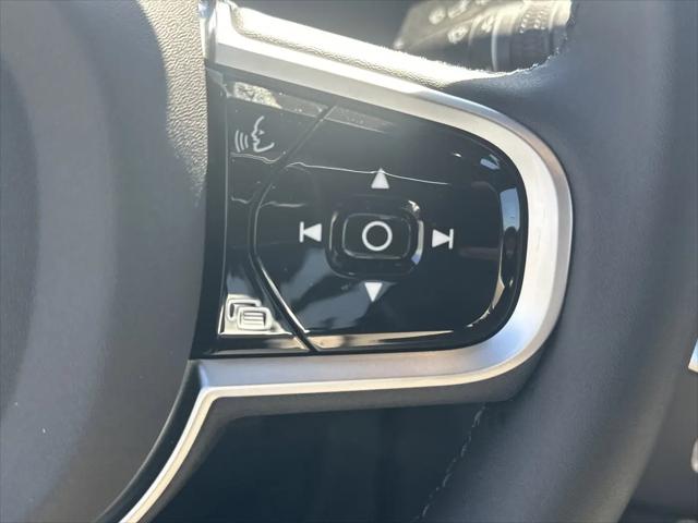 2026 Volvo XC90 Core, B6 AWD Gas (mild hybrid), Gasoline, Bright, 7 Seats