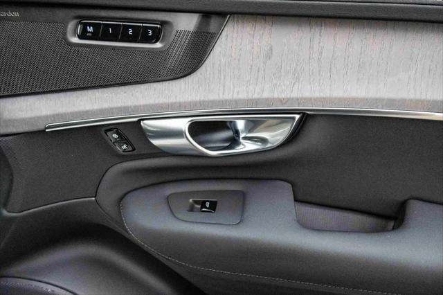 2026 Volvo XC90 Ultra, B6 AWD Gas (mild hybrid), Gasoline, Bright, 7 Seats