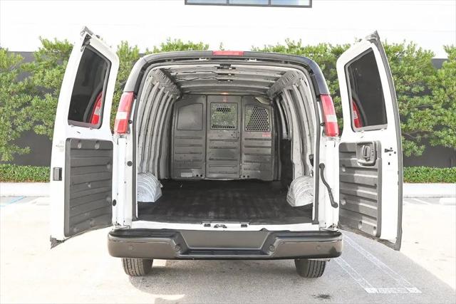 2022 Chevrolet Express Cargo Van RWD 3500 Extended Wheelbase WT