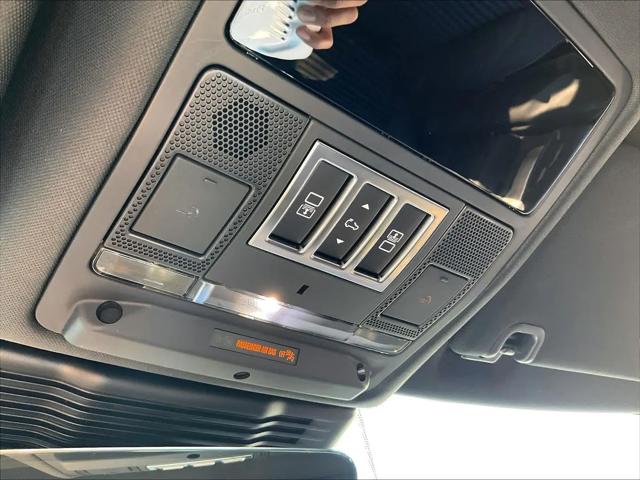 2026 Land Rover Discovery Gemini Edition