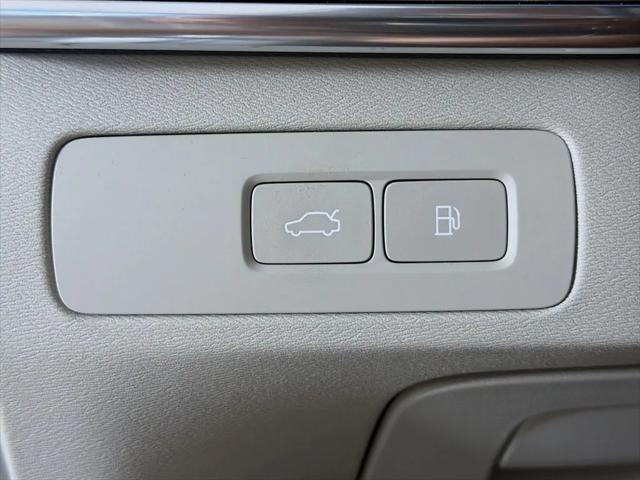 2026 Volvo XC90 Plug-In Hybrid Ultra, T8 AWD, Electric/Gasoline, Bright, 7 Seats