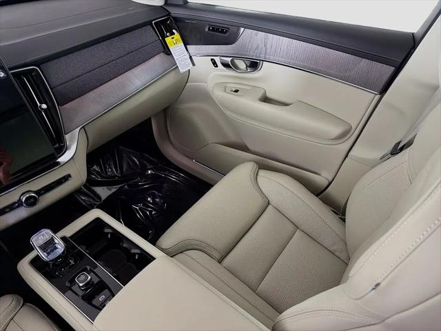 2026 Volvo XC90 Plug-In Hybrid Ultra, T8 AWD, Electric/Gasoline, Bright, 7 Seats
