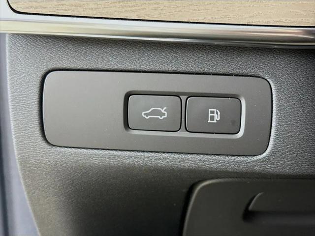 2026 Volvo XC90 Plug-In Hybrid Plus, T8 AWD, Electric/Gasoline, Bright, 7 Seats