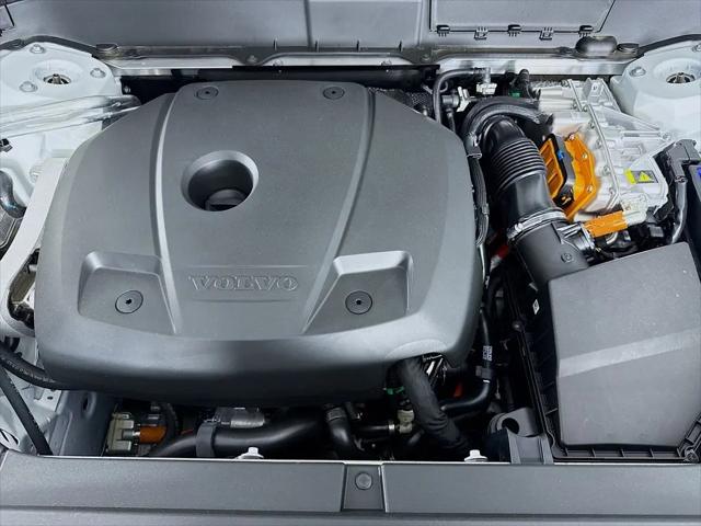 2026 Volvo XC90 Plug-In Hybrid Plus, T8 AWD, Electric/Gasoline, Bright, 7 Seats