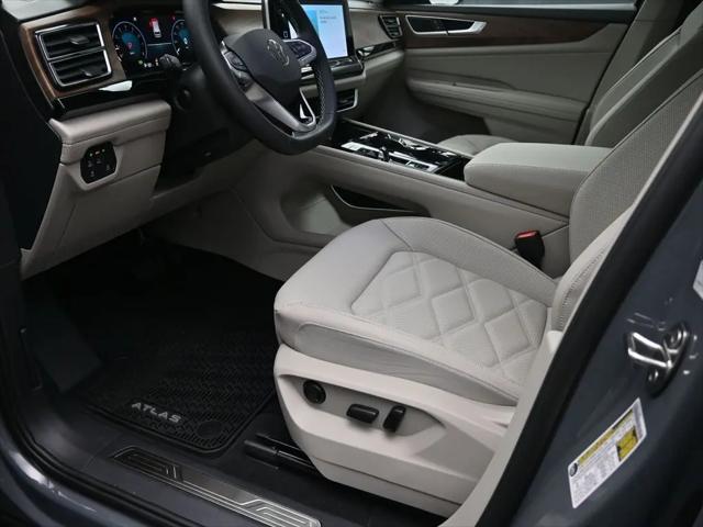 2026 Volkswagen Atlas SE with Technology