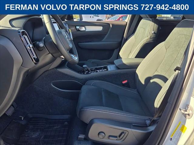 2026 Volvo XC40 Black Edition Ultra, B5 AWD Gas (mild hybrid)