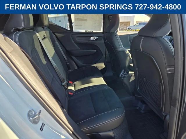 2026 Volvo XC40 Black Edition Ultra, B5 AWD Gas (mild hybrid)