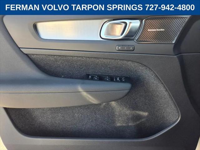 2026 Volvo XC40 Black Edition Ultra, B5 AWD Gas (mild hybrid)