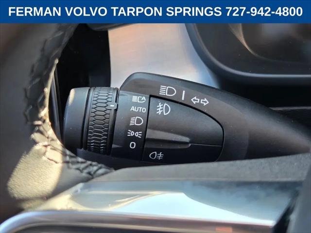 2026 Volvo XC40 Black Edition Ultra, B5 AWD Gas (mild hybrid)