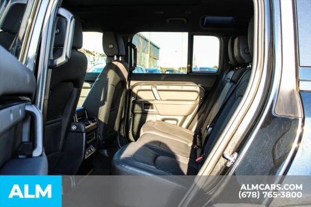 2025 Land Rover Defender 110 P300