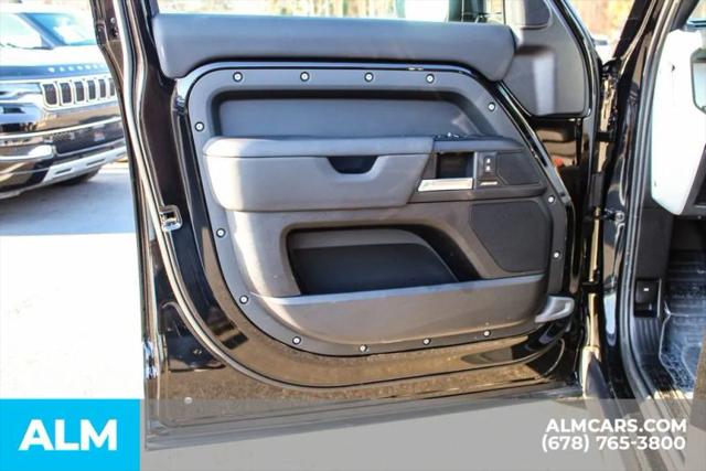 2025 Land Rover Defender 110 P300