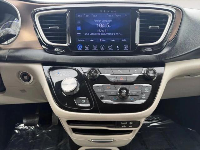 2017 Chrysler Pacifica Touring-L