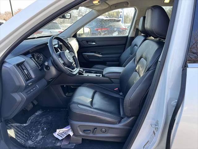 2023 Nissan Pathfinder SL 4WD
