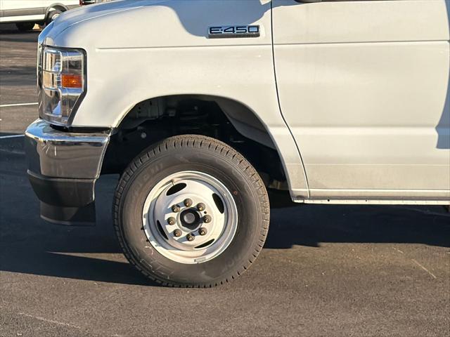 2026 Ford E-450 Cutaway Base