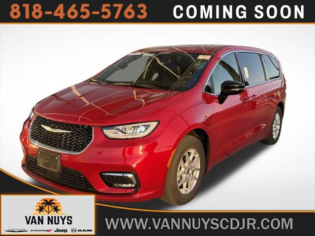 2025 Chrysler Pacifica Select