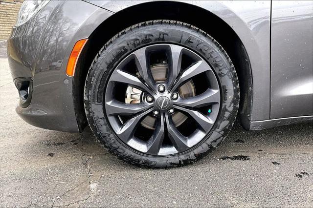 Used 2020 Chrysler Pacifica For Sale in Olive Branch, MS