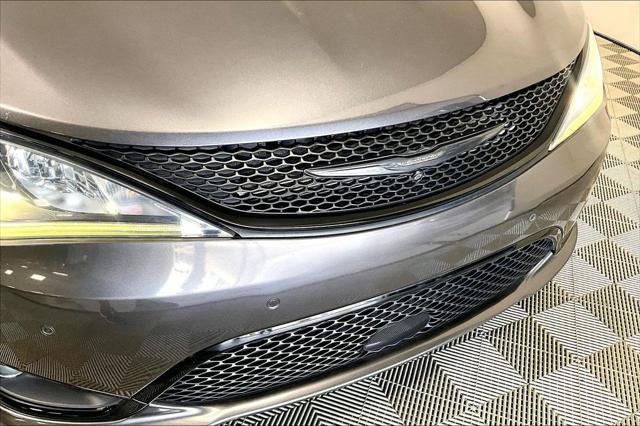 Used 2020 Chrysler Pacifica Limited For Sale in Millington, TN