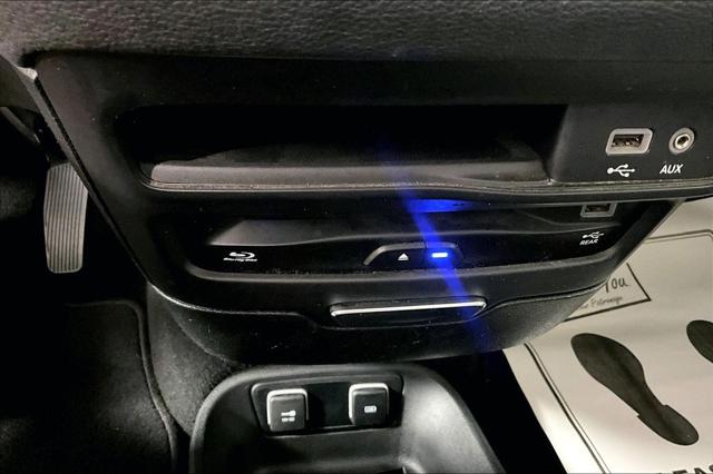 Used 2020 Chrysler Pacifica Limited For Sale in Millington, TN