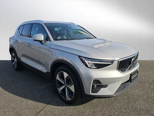 2023 Volvo XC40 B4 Plus Bright Theme