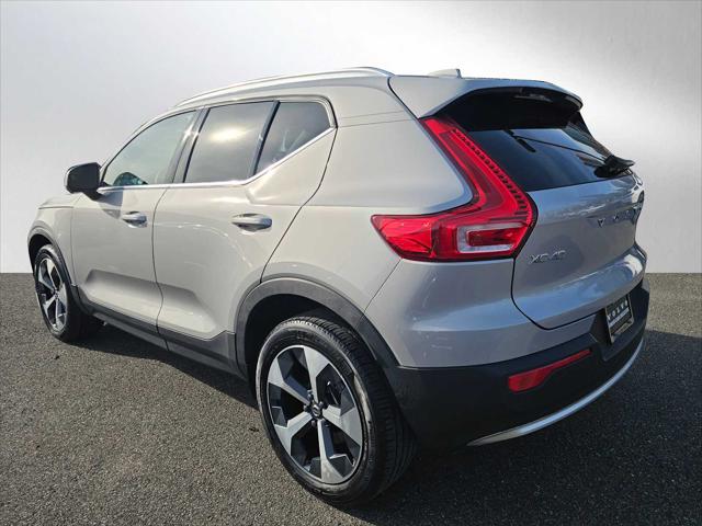 2023 Volvo XC40 B4 Plus Bright Theme