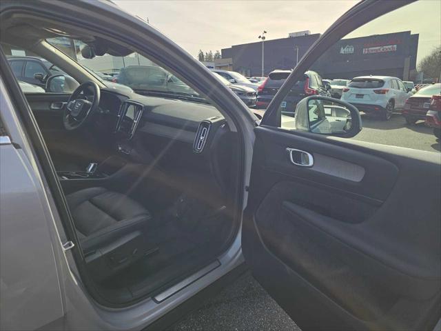 2023 Volvo XC40 B4 Plus Bright Theme
