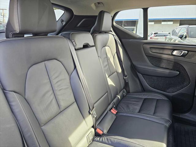 2023 Volvo XC40 B4 Plus Bright Theme