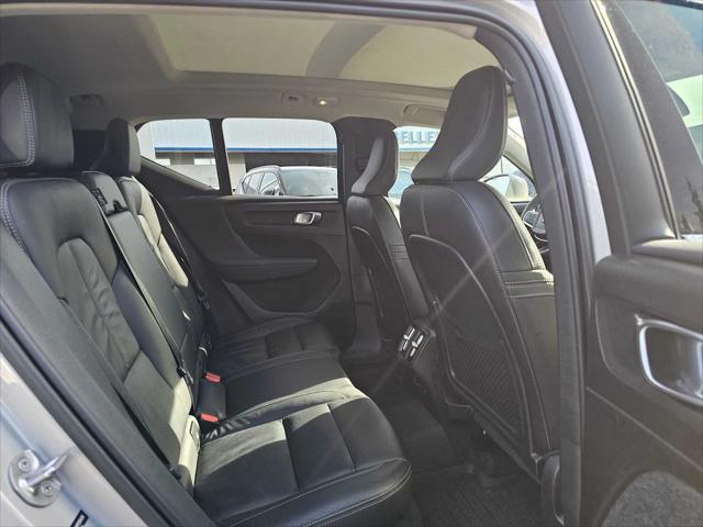 2023 Volvo XC40 B4 Plus Bright Theme