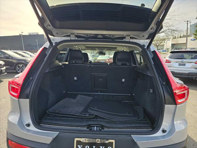 2023 Volvo XC40 B4 Plus Bright Theme