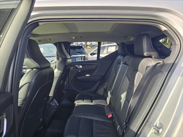 2023 Volvo XC40 B4 Plus Bright Theme