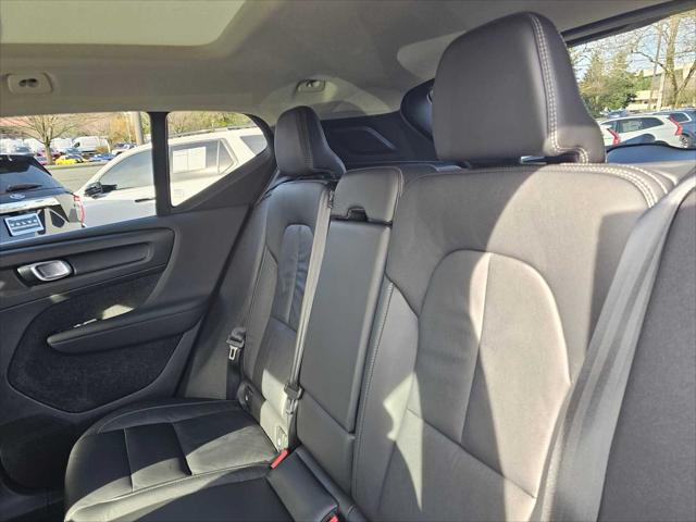 2023 Volvo XC40 B4 Plus Bright Theme