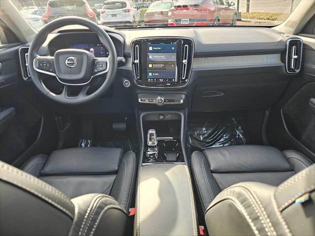 2023 Volvo XC40 B4 Plus Bright Theme