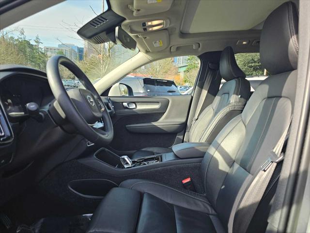 2023 Volvo XC40 B4 Plus Bright Theme