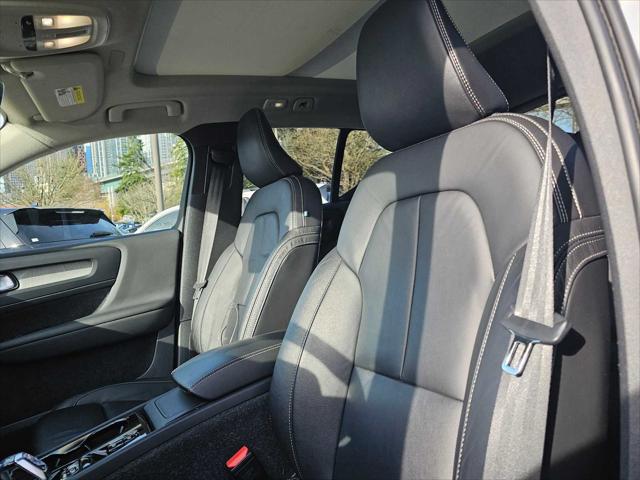 2023 Volvo XC40 B4 Plus Bright Theme